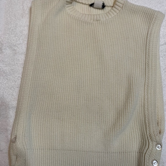 Off white sweater vest - Picture 3 of 3